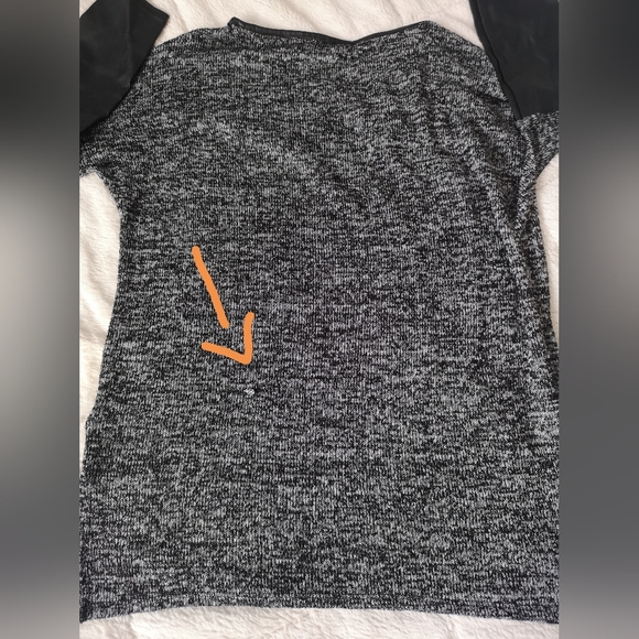 Divided sweater - Picture 8 of 11